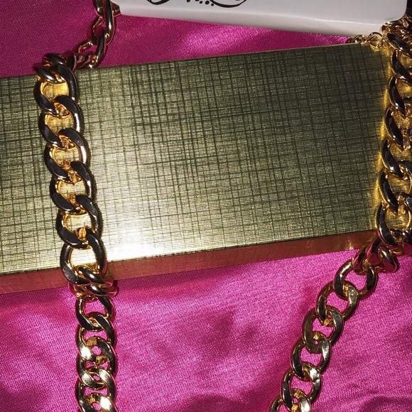 Gold Chunky Chain Link Iconic Necklace - Picture 3 of 5